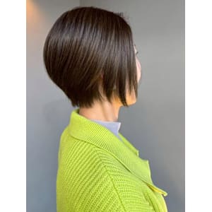 オリーブベージュ アッシュカラー レイヤーボブ マッシュ