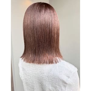 アッシュベージュ グレージュ 外ハネミディ 艶髪カラー