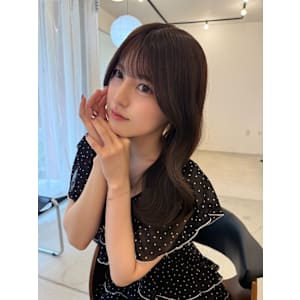 透けるグレージュカラー