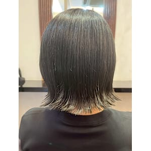 外ハネボブ★ホワイトグレージュ/裾カラー/イルミナカラー赤羽