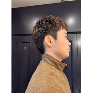 スパイキーショートメンズヘア学生