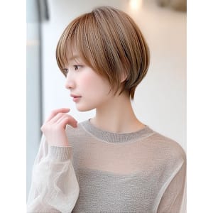 ショート　顔周りレイヤー　透明感　ベージュ　20代30代