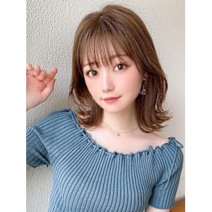 ホワイトグレージュ後れ毛が可愛い顔周りレイヤーミニウルフ - AFLOAT/L 錦糸町【アフロートエル】【アフロートエル キンシチョウ】掲載中