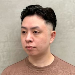 清潔感と落ち着きを兼ね備えたフェードカット/メンズカット