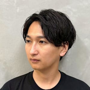 清潔感あふれる大人のナチュラルセンターパート/黒髪