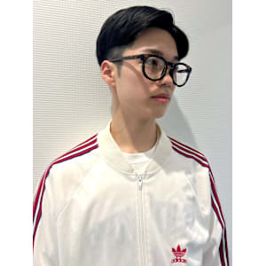 ツーブロックマッシュ センターパート 韓国風 黒髪ショート