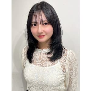 暗髪カラー ミディアムレイヤー 顔周りカット ワンカール