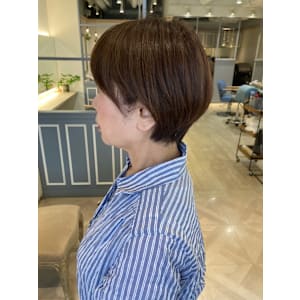 2025年赤羽美容室人気丸みくびれショートボブ冬カラー