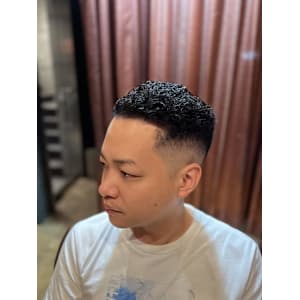 天然パーマにフェードカットコース