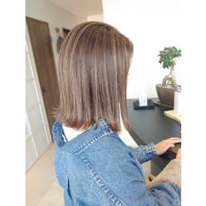 白髪ぼかしハイライトストレート