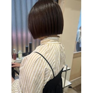 暖色ブラウン×ぷつっとボブ