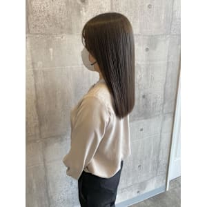 ミルクティーベージュ《ARCH CHIAKI》