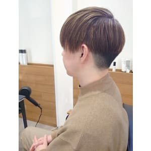 刈り上げマッシュハイライト