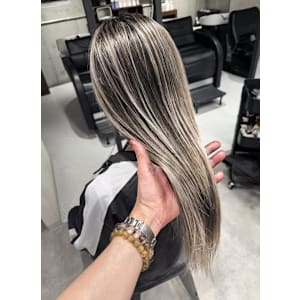 ★顔まわりが暗くならないシャドウルーツバレ★