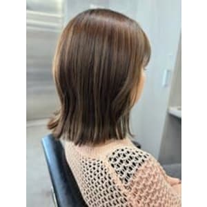 外ハネ×顔周りふんわりレイヤー