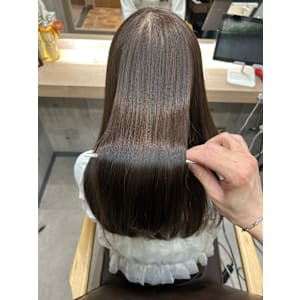 スピエラ縮毛矯正で髪質を綺麗に！！　新宿　髪質改善