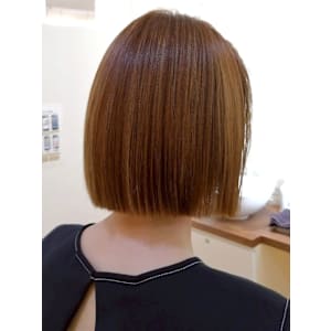 ベージュカラー 切りっぱなしボブ ハイトーン 髪質改善