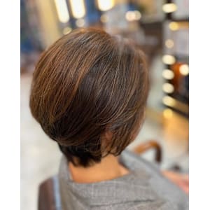 キレイめショートヘア×ハイライト