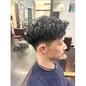 ツイストスパイラルパーマツーブロックマッシュメッシュフェード