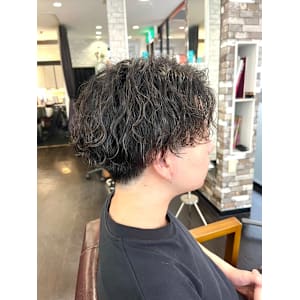 ツイストスパイラルパーマツーブロックマッシュメッシュフェード