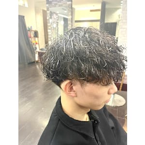 ツイストスパイラルパーマツーブロックマッシュメッシュフェード