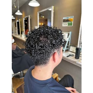 ツイストスパイラルパーマツーブロックマッシュメッシュフェード