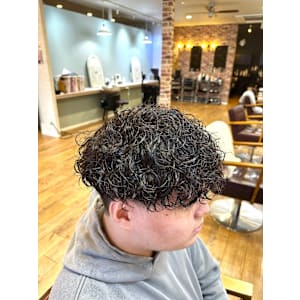 ツイストスパイラルパーマツーブロックマッシュメッシュフェード