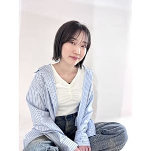 ミニボブ小顔暗髪切りっぱなしボブ外はねボブ黒髪