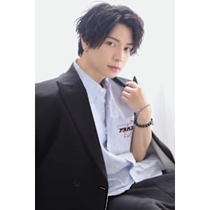 10代20代波巻きセンターパートスパイラルヘア