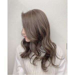 透明感グレージュカラー