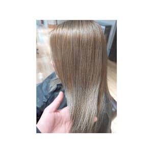 aluss with AKROS omotesando