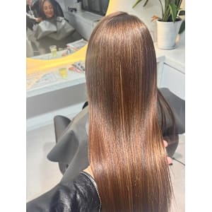 aluss with AKROS omotesando