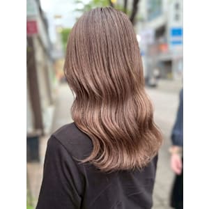 ハイトーンベージュ ブリーチ 艶髪 くびれ巻き 韓国ヘア