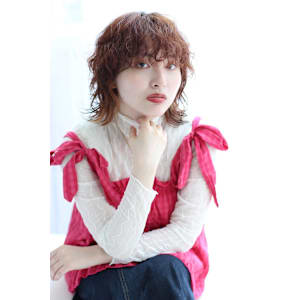 ２０代３０代　　イヤリングカラー　ウルフレイヤーパーマ