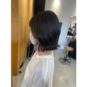 グレージュ×イヤリングカラー