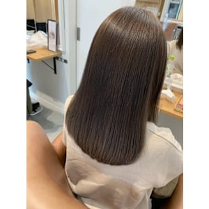 フォギーベージュ×ストレート