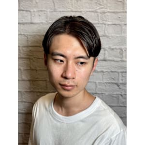 センターパートスタイル