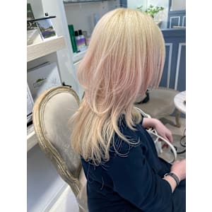金髪ロングウルフ顔周り小顔レイヤーペールピンク赤羽美容室 - CHAINON 赤羽店【シェノン】掲載中