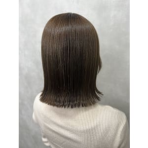 オリーブベージュ