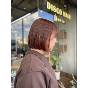 オレンジのイヤリングカラー