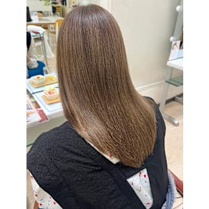 暗めミルクティーベージュ