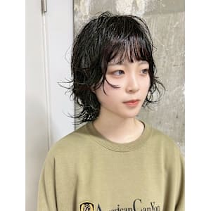 黒髪パーマウルフ/顔まわり