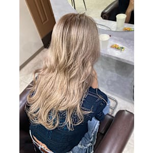 ホワイトミルクティーベージュ - GLADGE池袋/ダブルカラー/ブリーチ【グラッジイケブクロダブルカラーブリーチ】掲載中