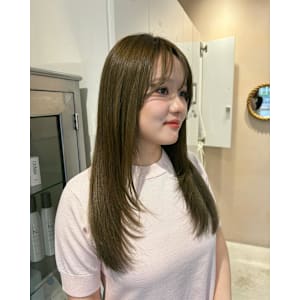 オリーブベージュ