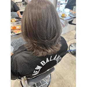 ハイトーングレージュ