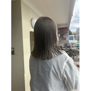 オリーブグレージュ×ボブ