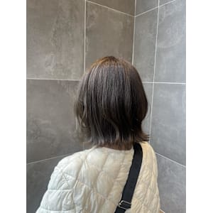 オリーブベージュ