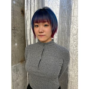 ステップボーンカットショートボブ/デザインカラー