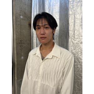 ステップボーンカットメンズヘア/センターパート