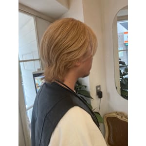 ホワイトブロンドセンターパートウルフメンズカットオススメ - CHAINON【シェノン】掲載中
